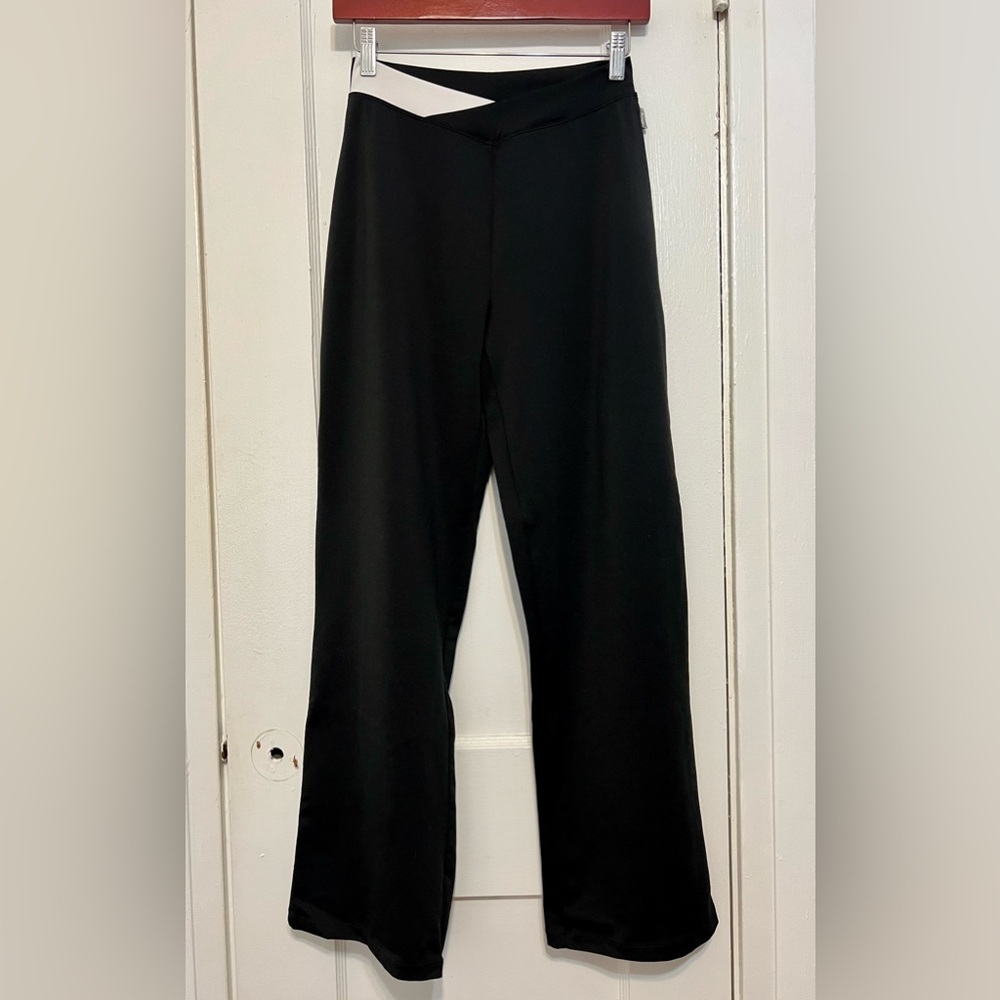 Avia Black with White Crisscross Waist Wide Leg Fitness Pants Sz S